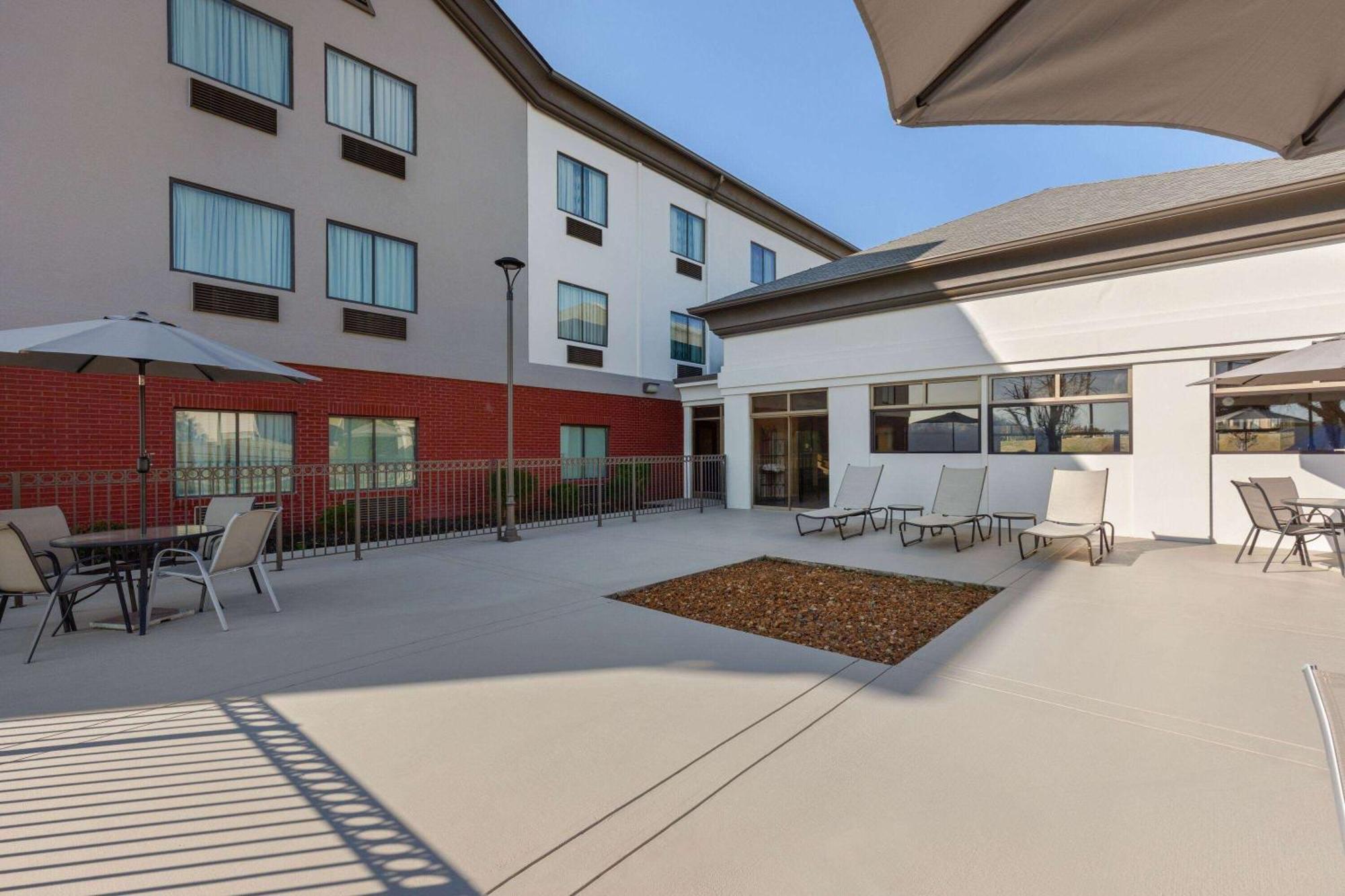 La Quinta By Wyndham Loudon Hotel Exterior foto